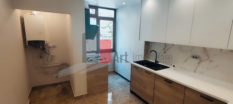 Piata Victoriei, Capitale, apartament et. 1.
