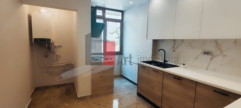 Piata Victoriei, Capitale, apartament et. 1.